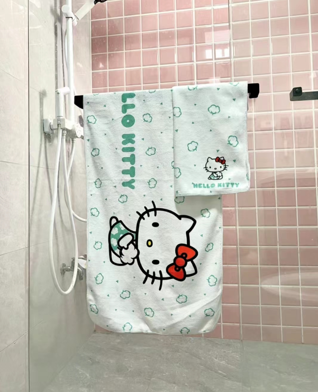 Why does digital printing customization change the towel market pattern?